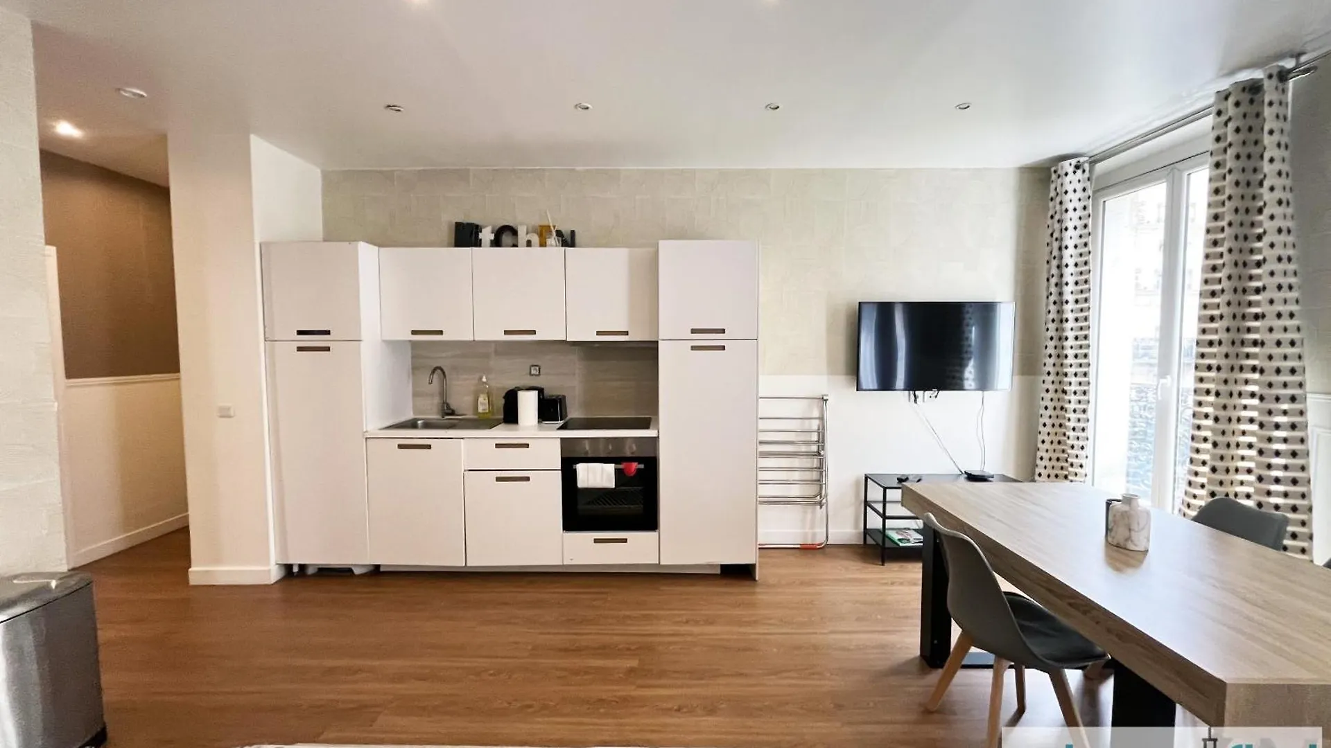 23 - Charming Parisian Flat In *
