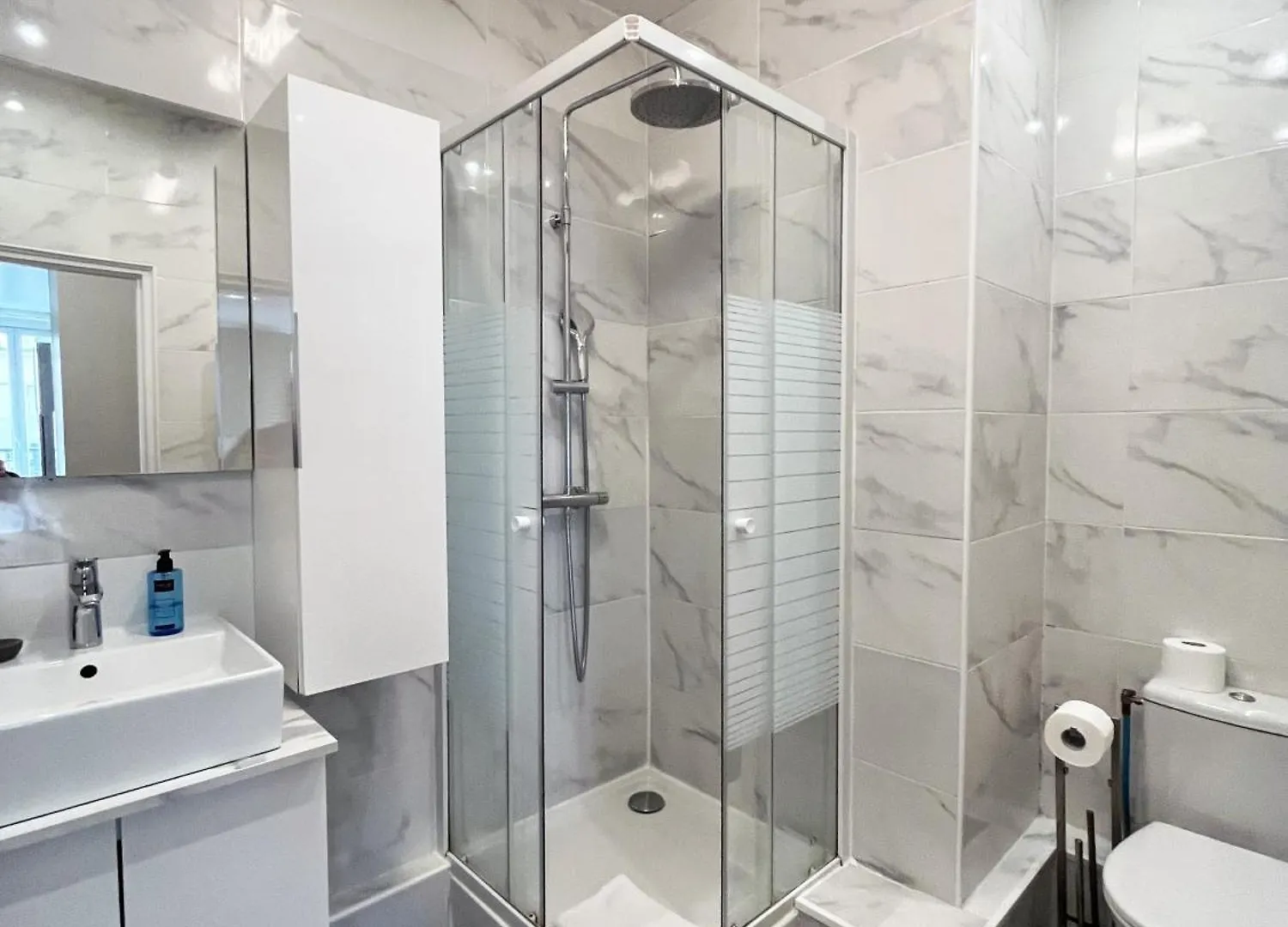 23 - Charming Parisian Flat In * Paris